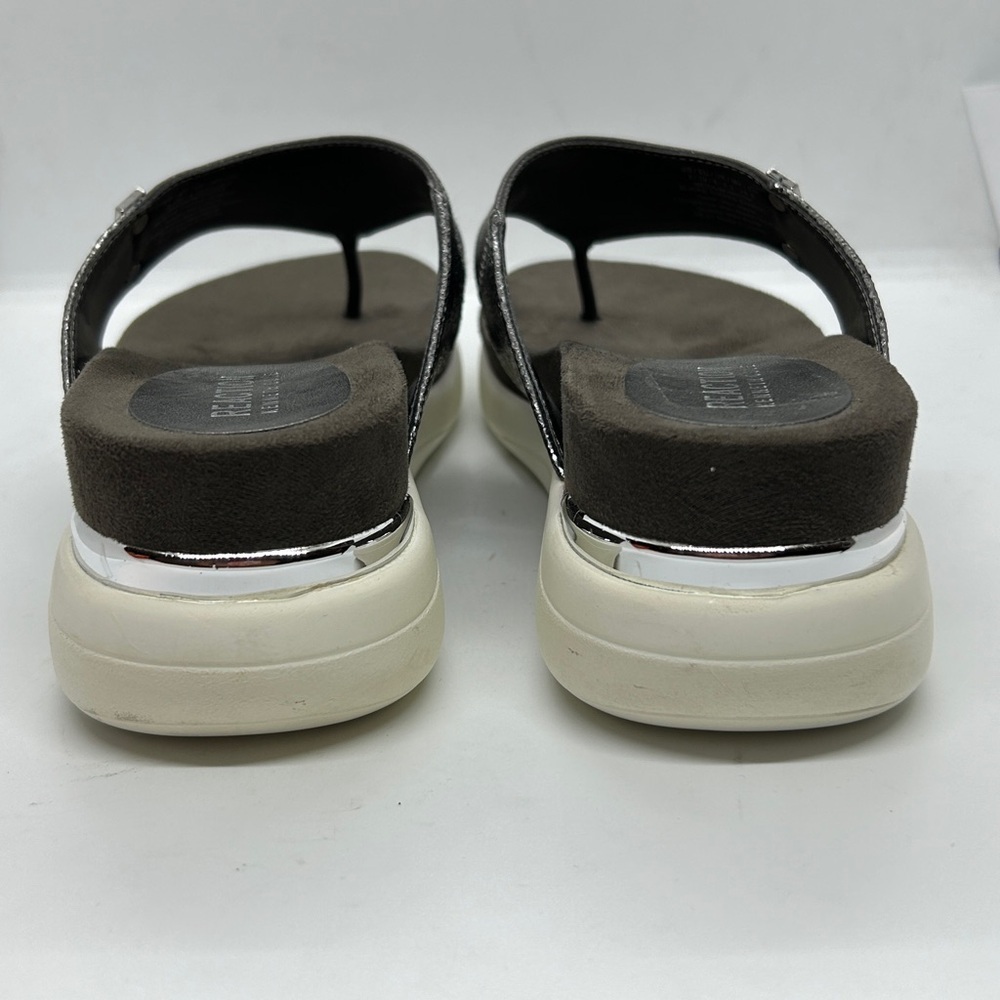 Kenneth Cole REACTION Women's Blaire Thong Sandals.Metallic Pewter Finish Size 8 - Picture 4 of 11
